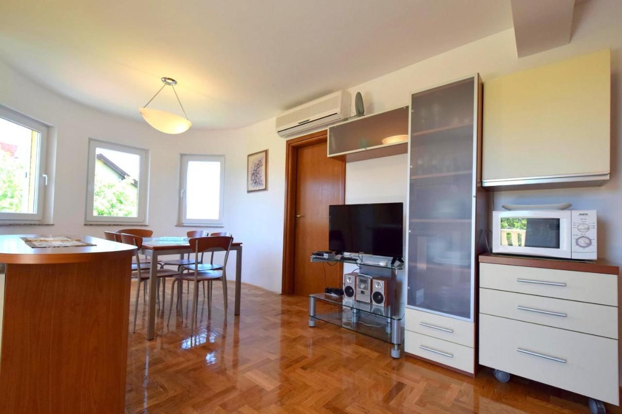 Apartment Mirela Malinska Zewnętrze zdjęcie